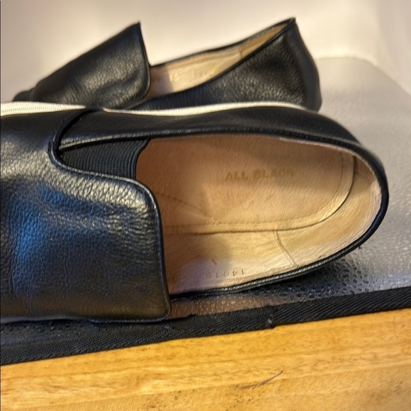 Black and White Slip-On Loafers with Minimalist Design - Picture 7 of 7